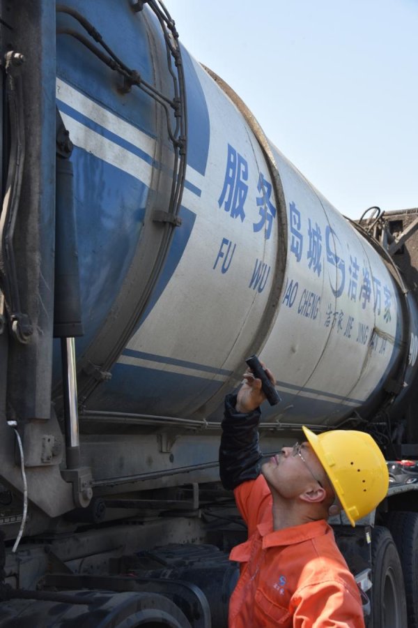 红领金服 青岛水务固废环卫人：以匠心守初心，致敬第31届山东环卫工人节