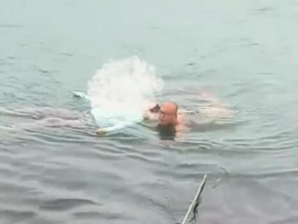 博宝配资 “我是老师，要给学生做榜样！”威海教师乔梁海中勇救溺水者